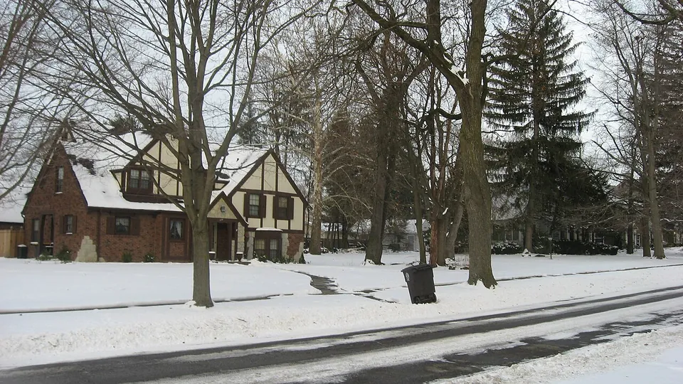 Homes on Illsley Drive, Fort Wayne, in winter.